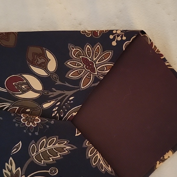 Men's Tie - Picture 5 of 6